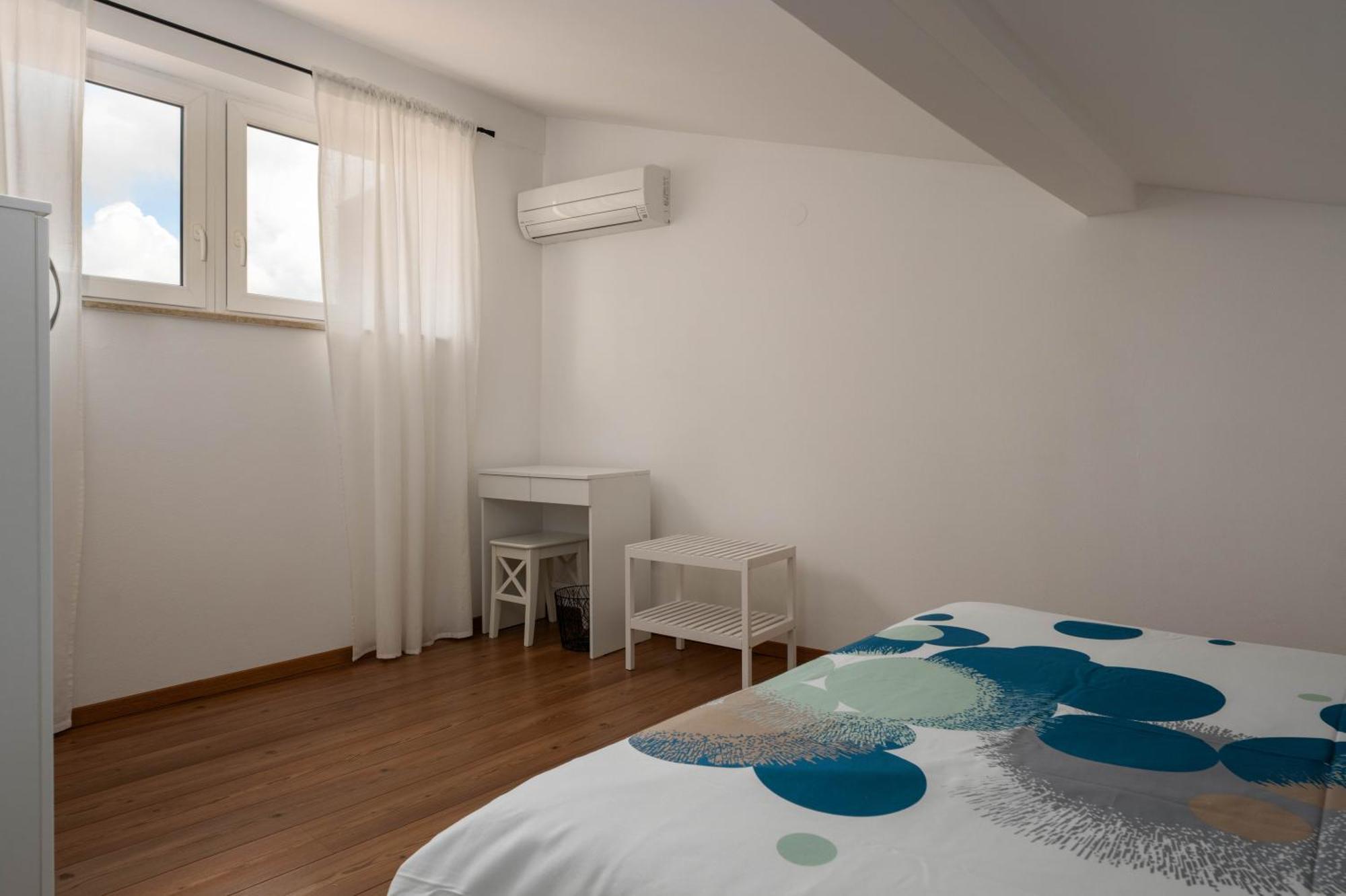 Degrassi Square Apartments (Adults Only) Vrsar Eksteriør bilde